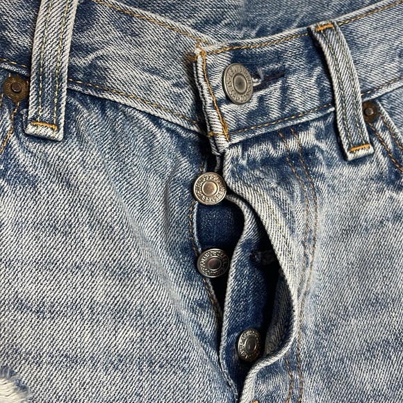 Levis 501 Distressed Jean Buttonfly Shorts Size 27 - Picture 2 of 8